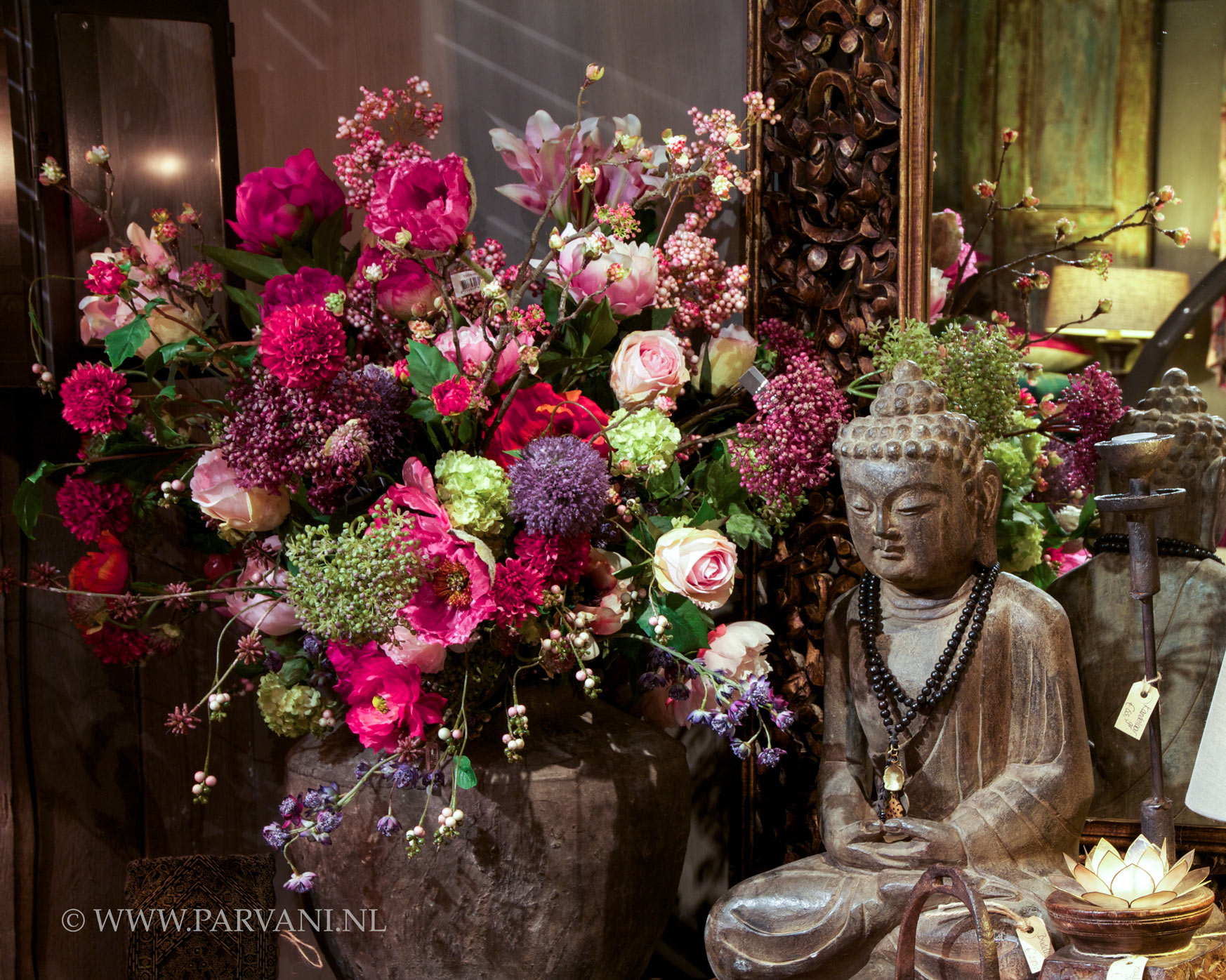 Kunstbloemen-woonaccessoires-zijde-bloemen-boeddha