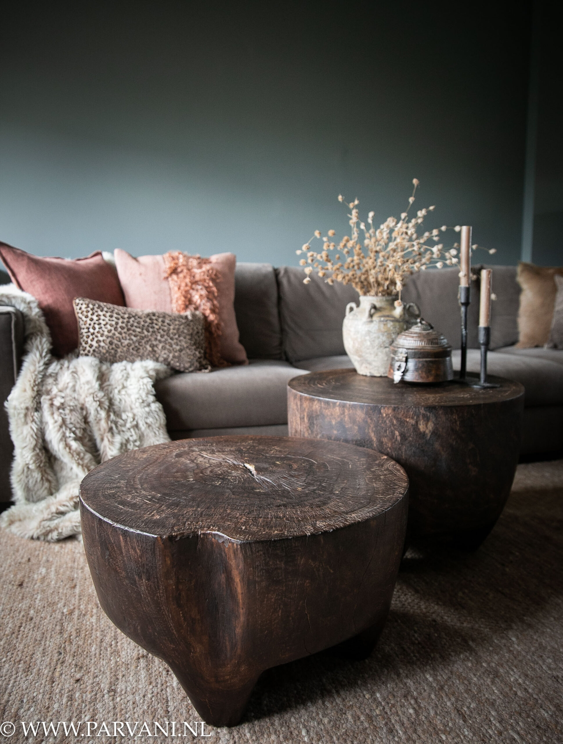 Donkerbruine ronde massieve boomstam salontafels bijzettafels uit Indonesië