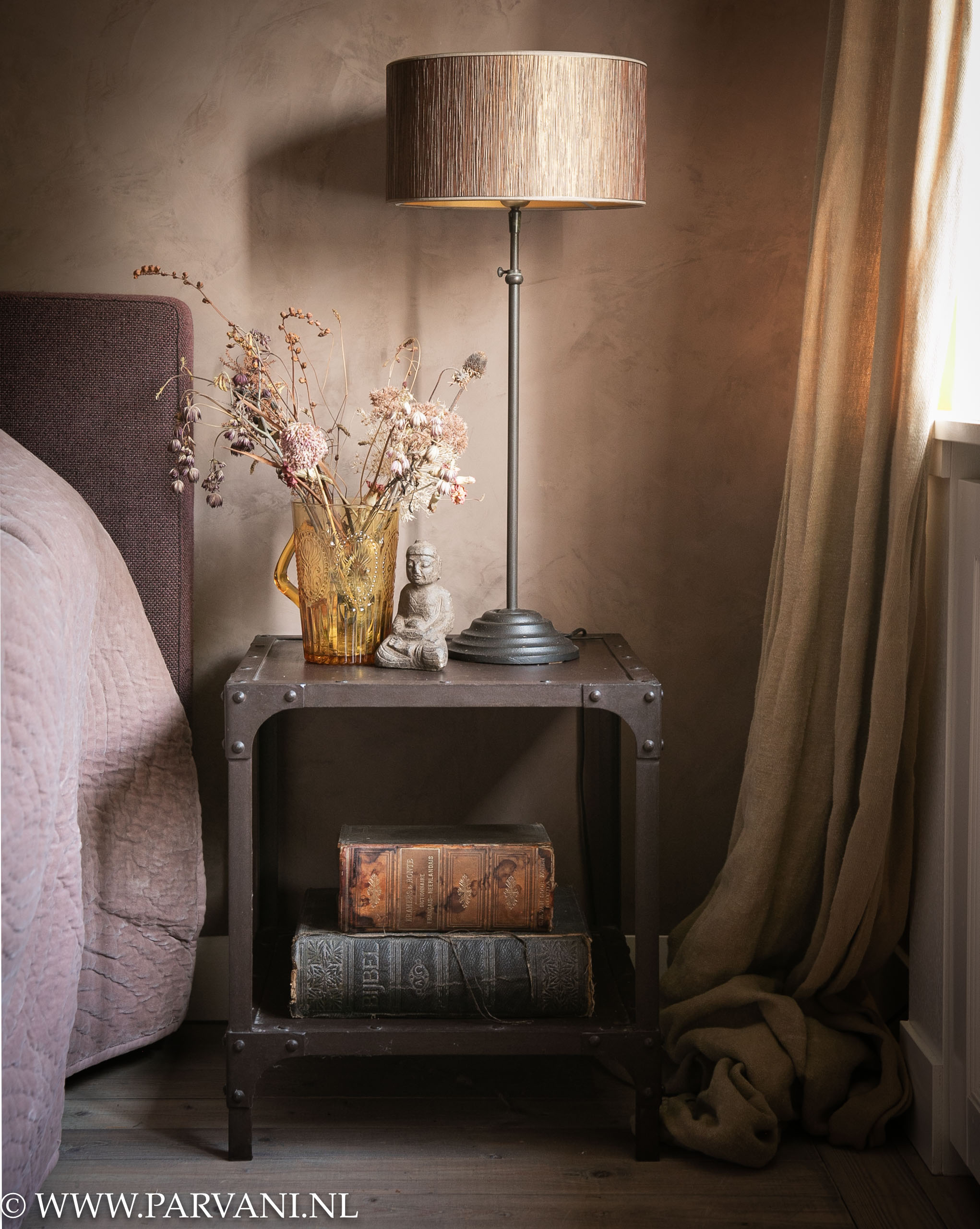 Set vierkante metalen bijzettafels/ nachtkastjes in stoer bruin metaal